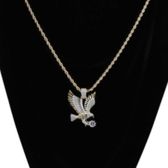 Gorgeous Gold-Plated Cubic Zirconia Flying Eagle Pendant - Picture 5 of 7